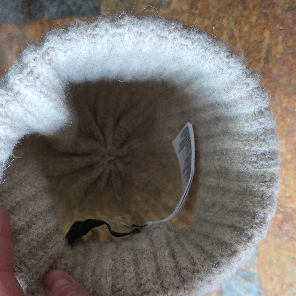 Canada Goose X Robert Mackie Wood Pom Pom Beanie - Picture 4 of 12